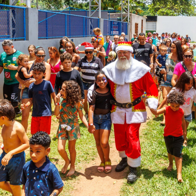 Natal no Álvares Cabral: A Magia do Trenocóptero e a Surpresa de Papai Noel!