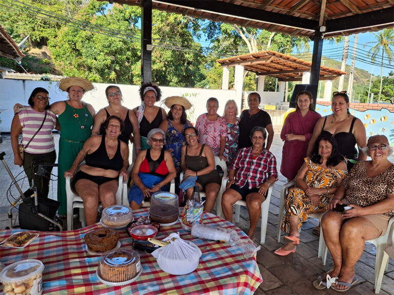 Hidroginástica Álvares Cabral celebra 1 ano com integração e saúde