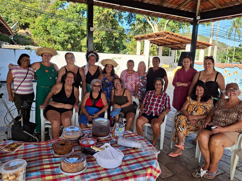 Hidroginástica Álvares Cabral celebra 1 ano com integração e saúde