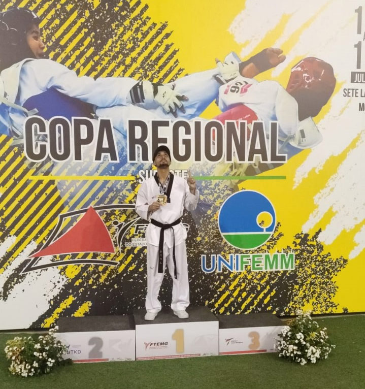 Atleta cabralista Luciano Lucas representa o Clube Álvares Cabral no Super Campeonato Brasileiro de Taekwondo