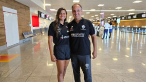 Nadadora Mariana Gesteira e técnico Léo Miglinas representam a ACPD Esportes / CNRAC no Mundial de Natação Paralímpica em Singapura
