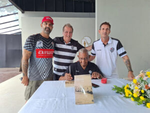 Júlio Pereira “Gluglu” lança o livro “Sobre Águas – Memórias de um Remador” no Clube Álvares Cabral