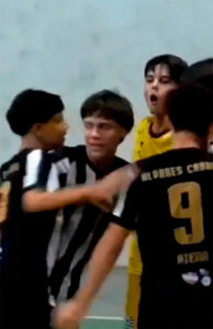 Sub-16 do Álvares Cabral vence clássico contra o Saldanha da Gama no Campeonato Metropolitano de Futsal