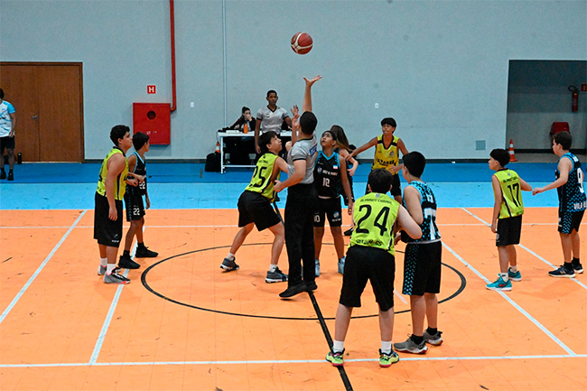 Álvares Cabral disputa o Campeonato Brasileiro Interclubes de Basquete U17