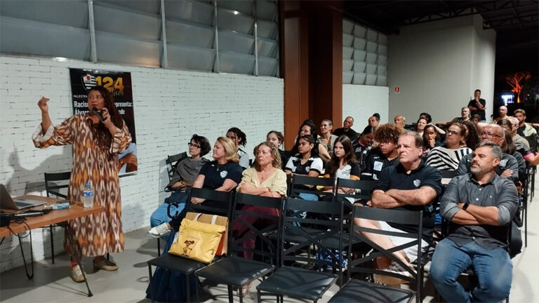 Álvares Cabral promove palestra sobre diversidade e combate ao racismo